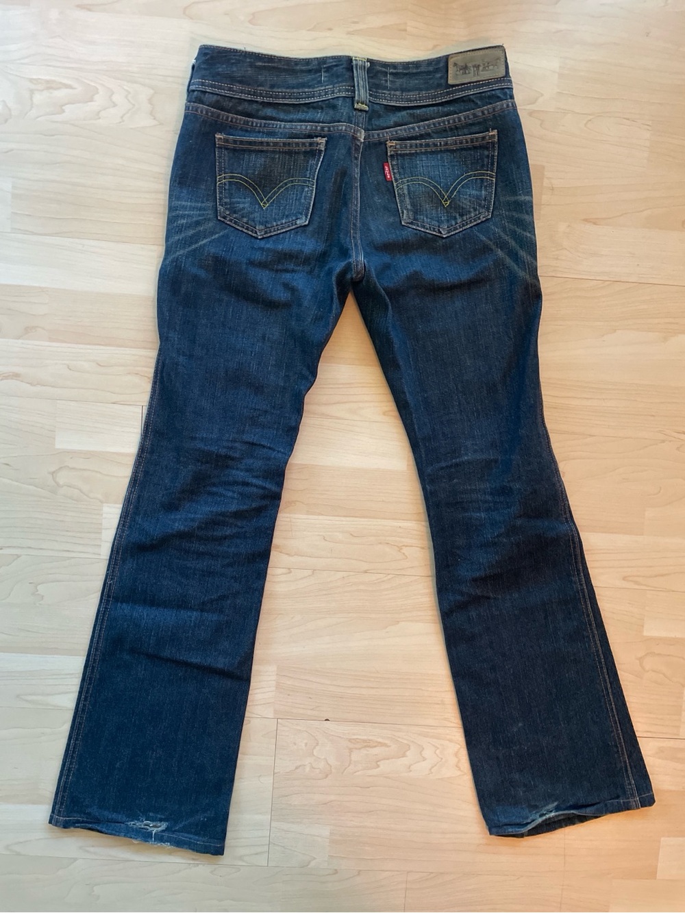 Levi's Women's y2k low rise Bootcut leather tag. Jeans 27”